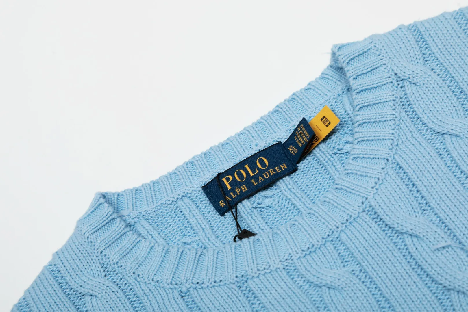 P154 💰 "Top quality" Style number: DS222# (not off the shelves all year round) [Ralph Lauren round neck pocket style solid color pony embroidered logo knitted short sleeves] ✅Ralph Lauren Ralph Lauren classic basic pocket all-match style goddess knitted short sleeves for all seasons ✅Main supplier platform live broadcast Wholesale entity Replenish when out of stock Not off the shelf ✅ZP quality 1:1 version Scan the code to enter the GF website Counter quality ✅Details and quality are the only one in Guangzhou. Imported quality cotton yarn, focusing on high-end, cost-effective, good quality needless to say. ✅The version is restored to the original order. The maximum size can be worn up to 160 pounds. Loose, comfortable and stress-free. ✅The upper body is simple and easy to match. A must-have for goddess ootd. Good-looking clothes are never picky. A must-have in the goddess’ wardrobe. Size: S-XL. Color: White, almond, purple, orange, gray, yellow, black, khaki, pink, navy, rose, green. Chinese red olive green light blue white label light blue blue label